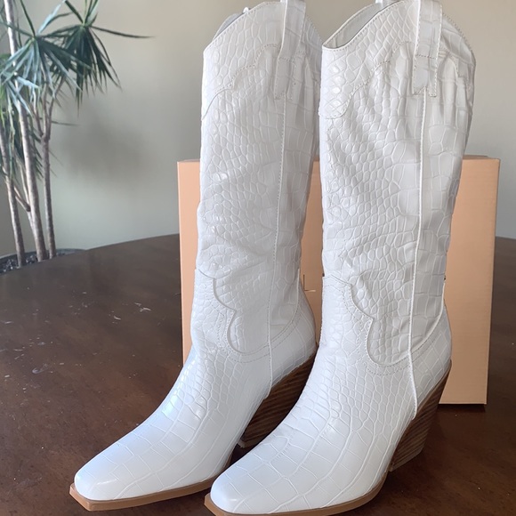Nwt Billini Caela White Croc Cowboy 